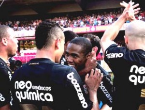 dentinho_elias_ronaldo_rib_95