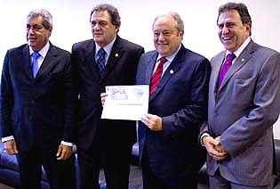 andre_senadores