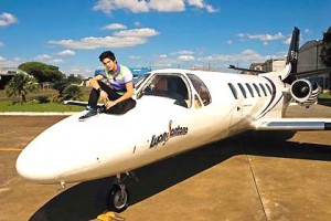 luan-santana-aviao