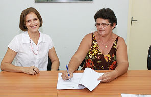 Secretaria Municipal de Promoção e Assistência Social e a Diretora da APAE, Josefa Maria Peixoto