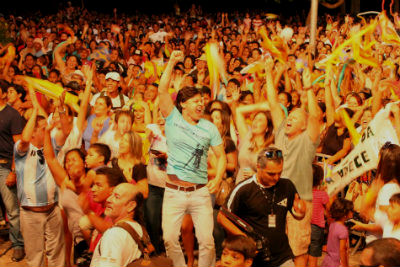 Mais de 20 mil na praça, Paulo Duarte comandou a 'Galera' e vibrou com a conquista (Foto: Kleverton Velasques)