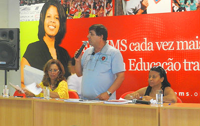 Nós vamos solicitar a presidente maior empenho do Governo Federal para a aprovação do PNE, disse Roberto