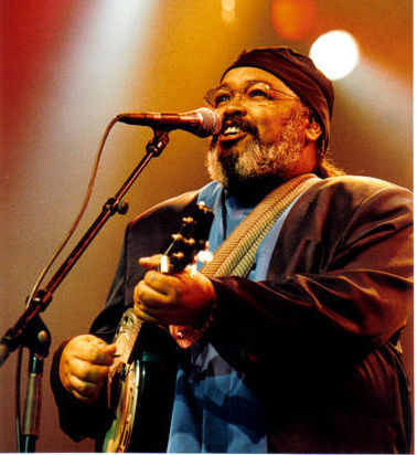 Cantor e compositor Jorge Aragão