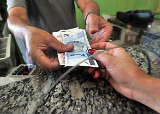 O salário minímo atual é de R$ 678