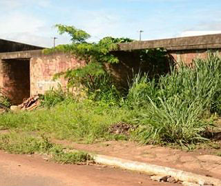 A limpeza e conservação de terrenos particulares compete ao proprietário