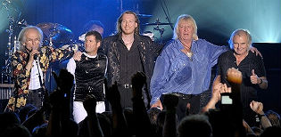 A banda atualmente é formada pelo vocalista Jon Davison, o guitarrista Steve Howe, o baixista Chris Squire, o tecladista Geoff Downes e o baterista Alan White