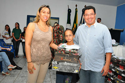 Quarenta alunos da Patrulha Florestinha receberam seus kits de uniformes