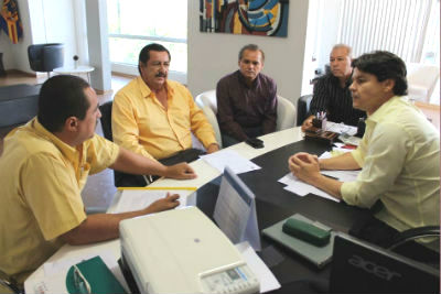 Paulo Duarte se reuniu com o  prefeito de Puerto Suarez, Roberto Vaca Yorge (Foto: Kleverton Velasques)