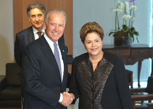 Joe Biden se encontra com Dilma em Brasília