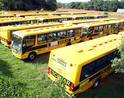 Mais 50 novos ônibus escolares e 26,1 mil conjuntos escolares