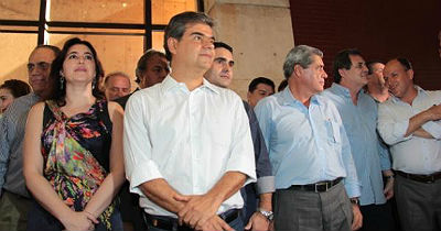 Os candidatos do PMDB Nelsinho e Simone, André termina mandato.