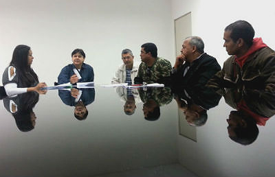 Moto-taxistas que desejam regularizar situação se reuniram com o prefeito Paulo Duarte (Foto: PMC)