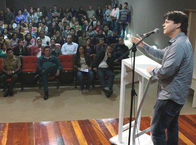 Abertura foi ontem à noite e lotou auditório do Centro de Convenções (Foto: Kleverton Velasques) 