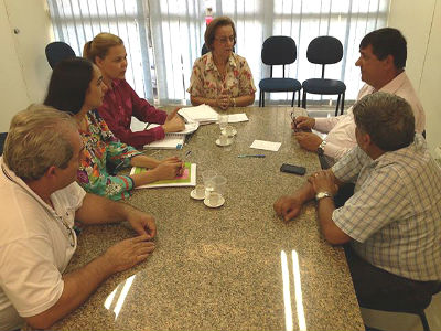 Roberto cobrou uma solução definitiva para o caso dos professores convocados que estão sem receber os salários