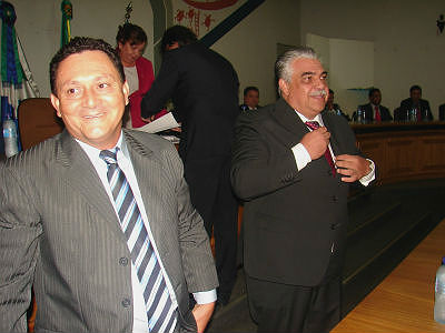 Prefeito José Henrique Trindade (D) com seu vice Tião Sereia