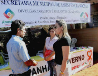 Secretária Cynthia esclareceu dúvidas e atendeu a comunidade rural