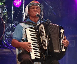 Morre aos 72 anos Dominguinhos