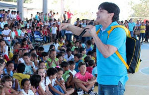 De mochila e tênis, prefeito diz que a educação será um marco em seu governo (Foto: Kleverton Velasques)