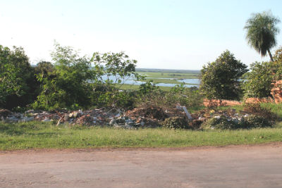 Proprietário do terreno existente na rua 13 de Junho, 166, foi um dos multados pela Prefeitura (Foto: Kleverton Velasques) 