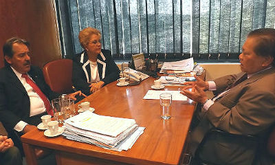 Deputado Arroyo e prefeita Marlene com o deputado federal Akira Otsubo