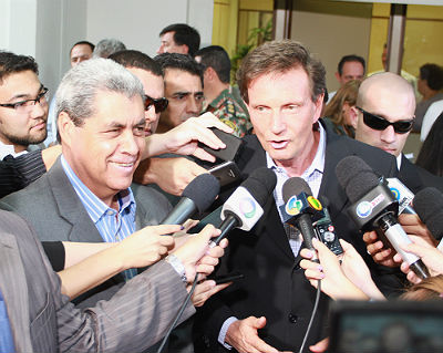 André e Crivella lançaram dois editais de licitação