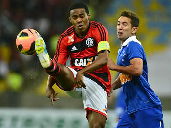Com gol de Elias no fim, Flamengo vence Cruzeiro e se classifica