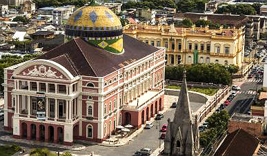 Construído em plena Floresta Amazônica, na época do Ciclo da Borracha, o Teatro Amazonas