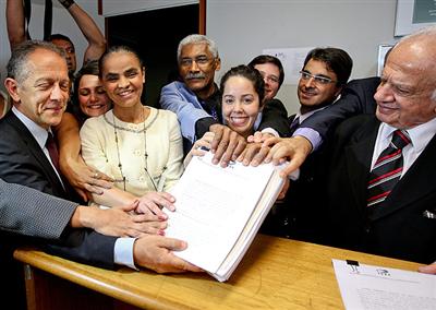 Marina estava acompanhada do senador Pedro Simon (PMDB-RS) e dos deputados federais Walter Feldman (PSBD-SP) e Domingos Dutra (PT-MA)