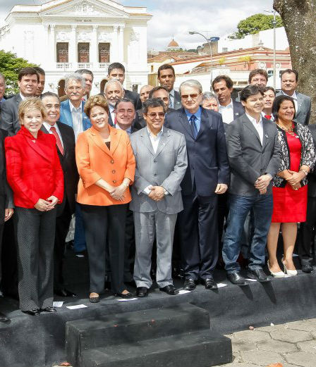 Prefeitos das 44 cidades contempladas participaram do anúncio hoje em São João del-Rei (Foto: Roberto Stuckert Filho/PR)