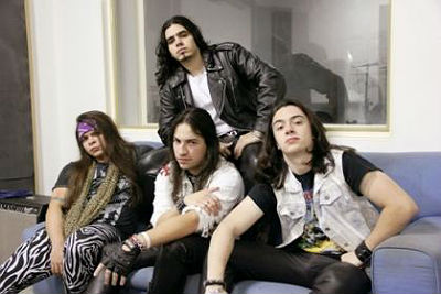 O hard rock oitentista da banda Hollywood Cowboys 