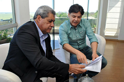 André e Paulo no Gabinete: investimentos para Corumbá e maior segurança para a população (Foto: Marcos Boaventura) 