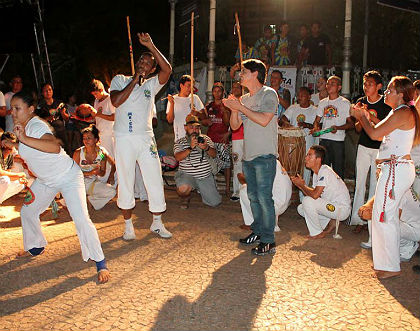 Alguns movimentos na roda de capoeira (Kléverton Velasques)