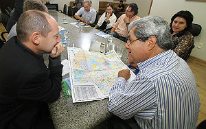 Governador apresenta MS Forte 2 ao gerente de projetos, Eric Lancelot e ao coordenador de Operações Setoriais, Paul Kriss