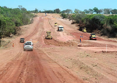 Rodovia MS-430, com trechos já pavimentados e em obras