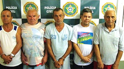 Cinco homens acusados de pagar para fazer sexo com a adolescente