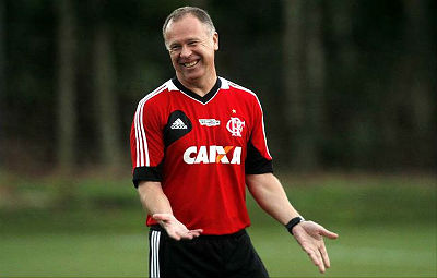 Mano Meneses vem de uma passagem discreta pelo Flamengo