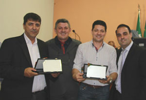 Presidentes da FETEMS, do SIMTED e vereadores propositores da homenagem