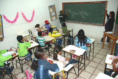 O programa visa o desenvolvimento de sistemas educacionais inclusivos