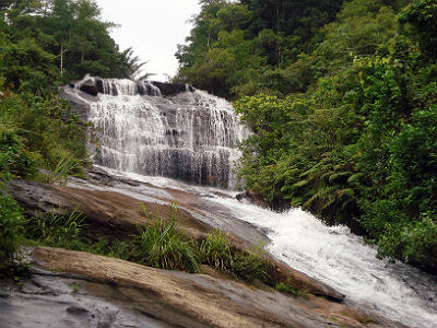 A cachoeira Barra Azul está na lista das maravilhas de Pernambuco. Foto: LeRoc