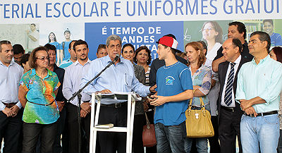 todos os estudantes matriculados no ensino fundamental e no ensino médio receberam seu kit