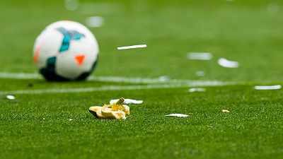 Torcida do Espanyol arremessou banana em campo durante clássico contra o Barcelona