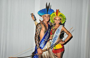 Cintia e Rocleiton, eleitos miss e mister indígena de 2014.