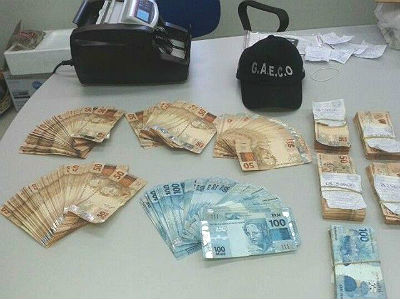 Dinheiro apreendido na ação