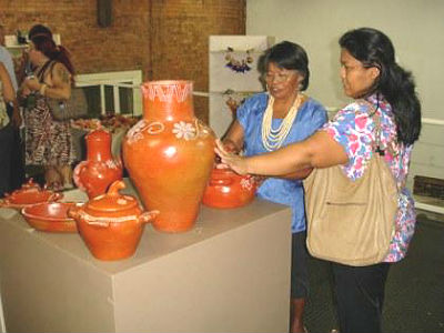 Mato Grosso do Sul abriga as etnias Atikum, Terena, Nadeva, Kaiowá, Kadiwéu, Kinikinawa, Guató, Ofaié e Kamba