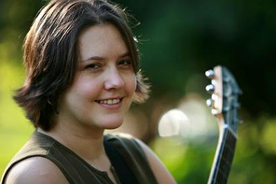 Cantora e compositora Karina Marques