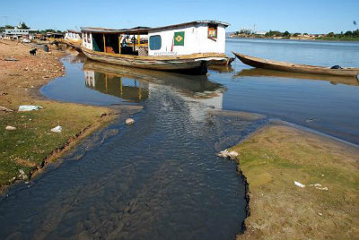 Setores como a agricultura, a navegação e a pesca têm sofrido prejuízos com a queda do nível do Rio São FranciscoFábio Pozzebom/Agência Brasil
