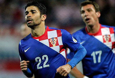 Eduardo e Mandzukic (ao fundo) devem estar no ataque croata na Copa 