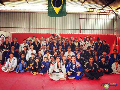 Equipe da Nine Nine reunida em Dourados
