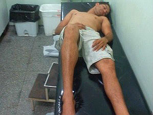 Paulino em observação no hospital de Miranda após o atentado (Foto: Reprodução/Facebook)