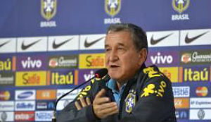 Carlos Alberto Parreira, defende o favoritismo do Brasil na Copa 